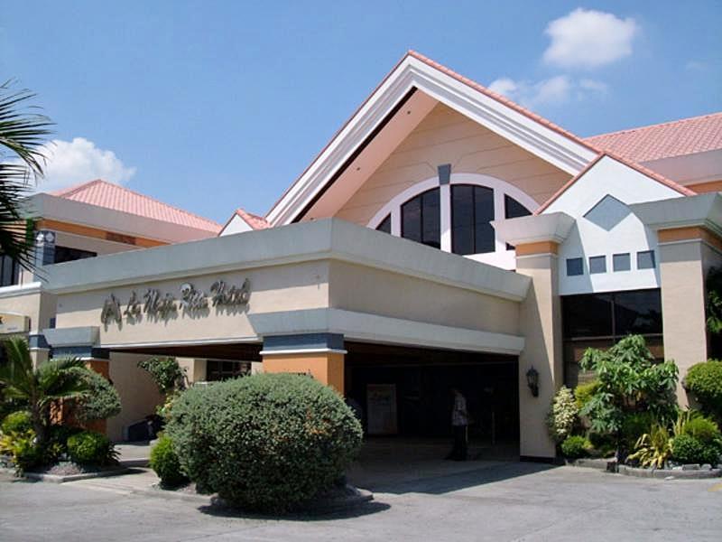 La Maja Rica Hotel Tarlac City Exteriör bild