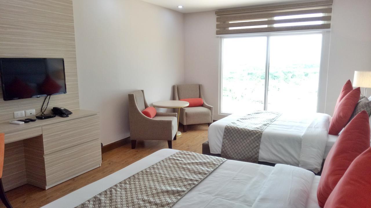 La Maja Rica Hotel Tarlac City Exteriör bild