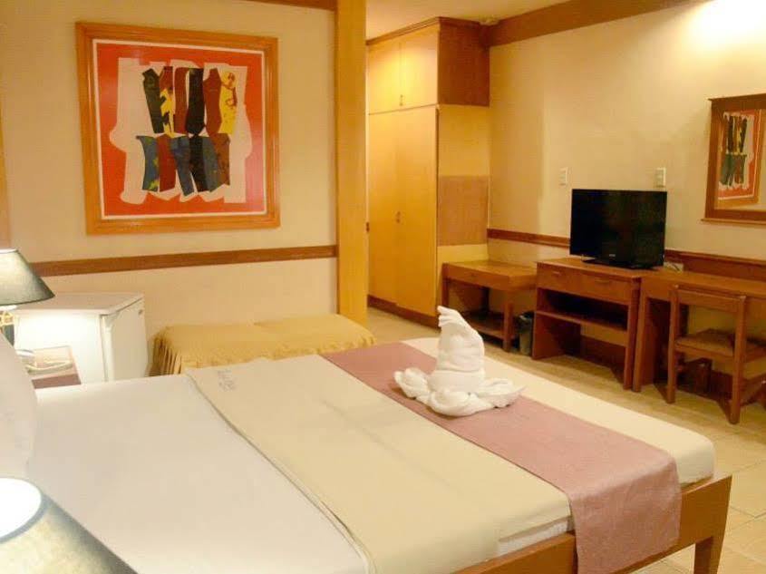 La Maja Rica Hotel Tarlac City Exteriör bild