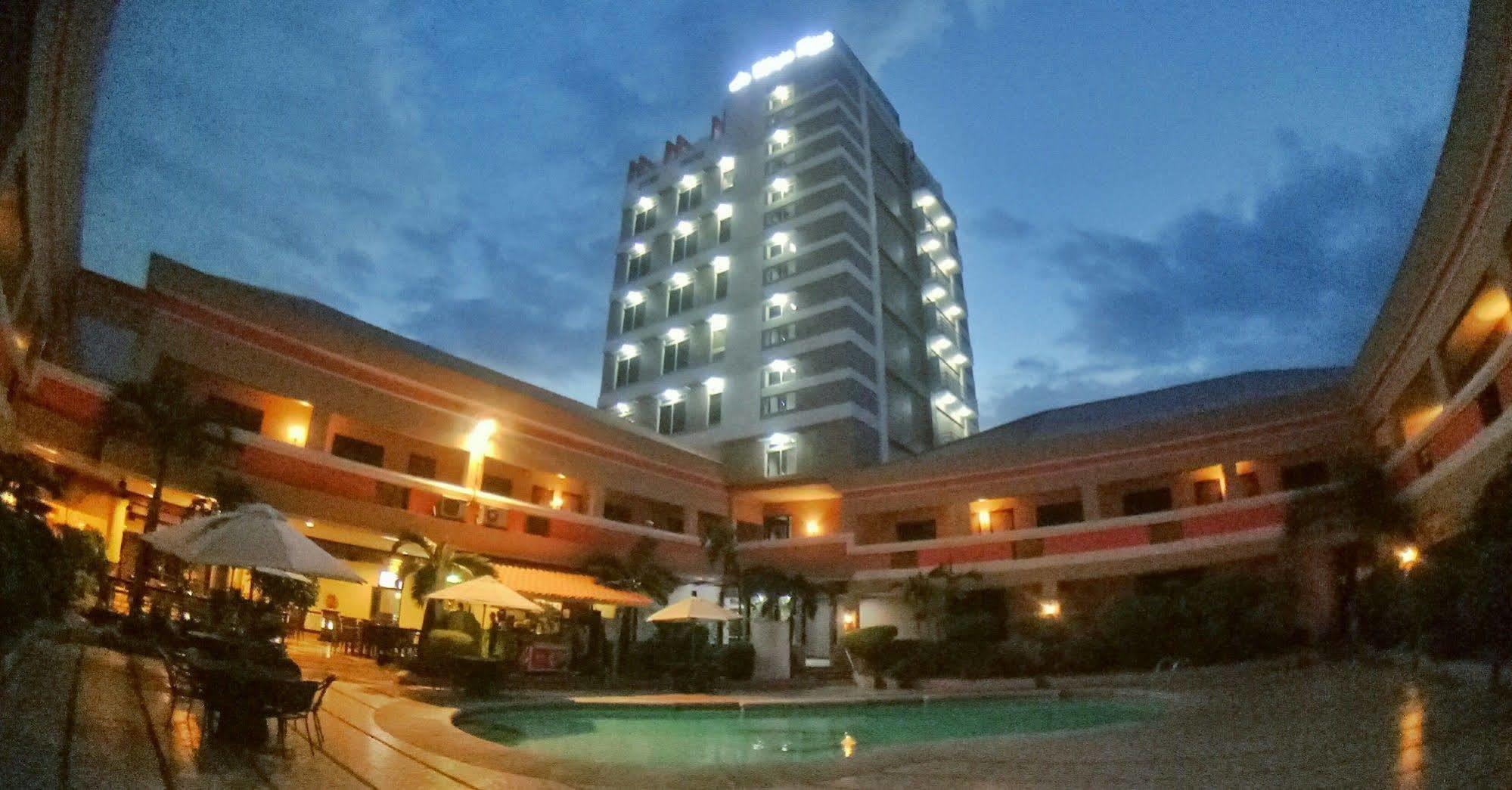 La Maja Rica Hotel Tarlac City Exteriör bild
