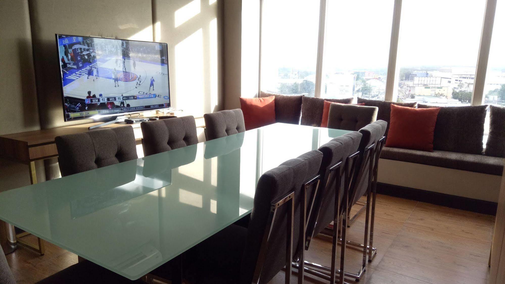 La Maja Rica Hotel Tarlac City Exteriör bild